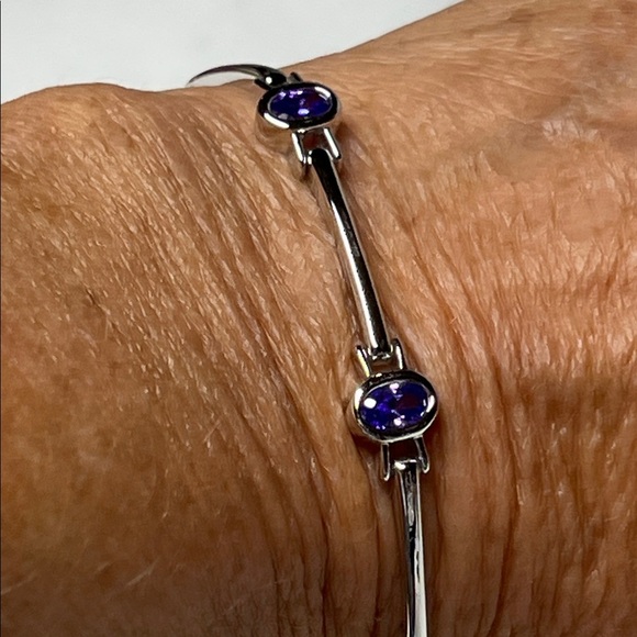 Elegant Silver and Purple Bracelet - Picture 4 of 10
